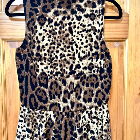 Vince Camuto Leopard Print Sleeveless Peplum Ruffle Blouse Size Small - Picture 4 of 6